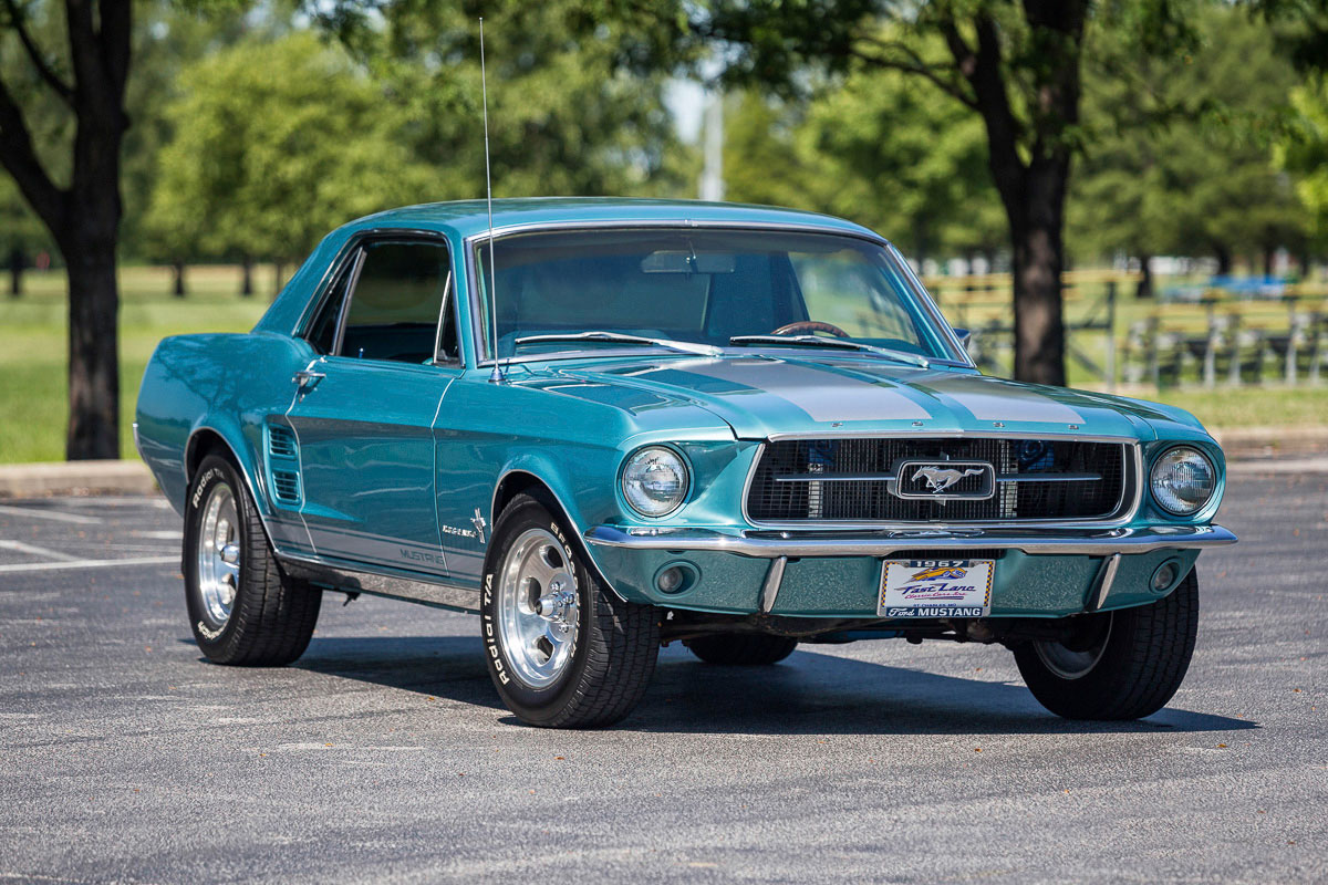 Los coches clásicos más icónicos: Ford-Mustang-1967